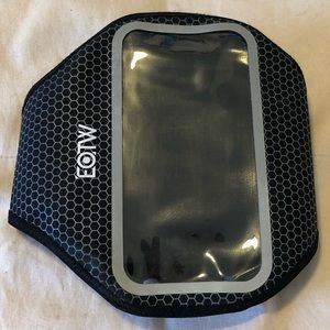 EOTW iPhone 6/6s Armband Sport for iPhone 
It will fit any cell phone Size 4.7in